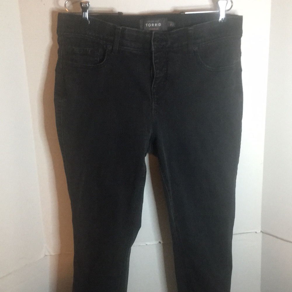 TORRID PREMIUM BOMBSHELL SKINNY JEANS SIZE 16S